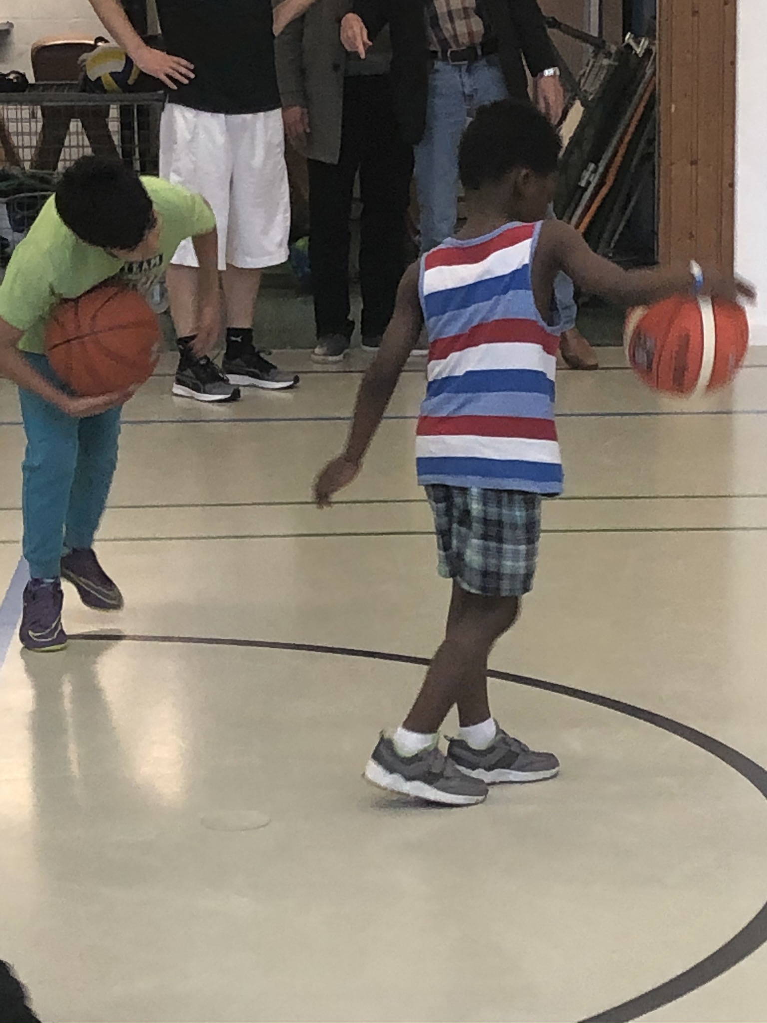 Geschicktes Dribbling ist der Start in die Basketballer-Karriere