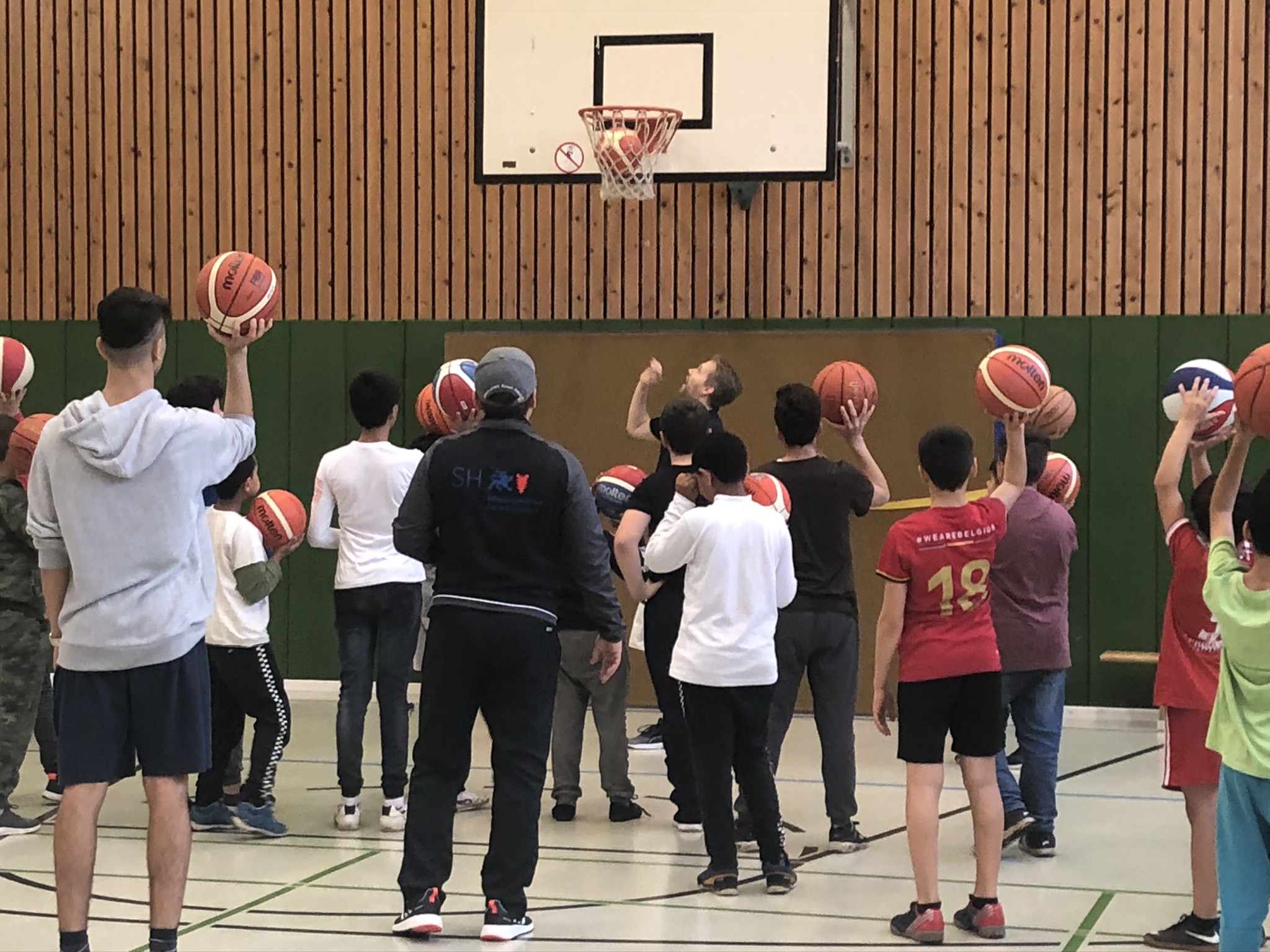 Große Beteiligung beim Tag des Basketballs in der Gustav-Hansen-Schule.